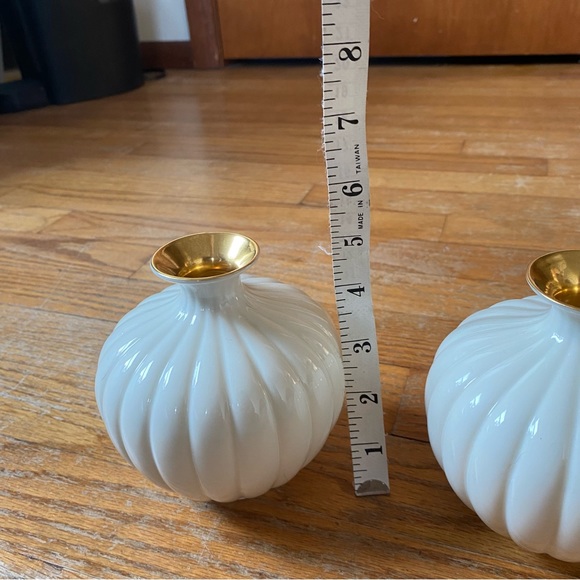 ❌SOLD❌2X Lenox Porcelain Bud Vases 24K Gold Trim Ivory Ribbed Round 4.5" - Picture 3 of 4